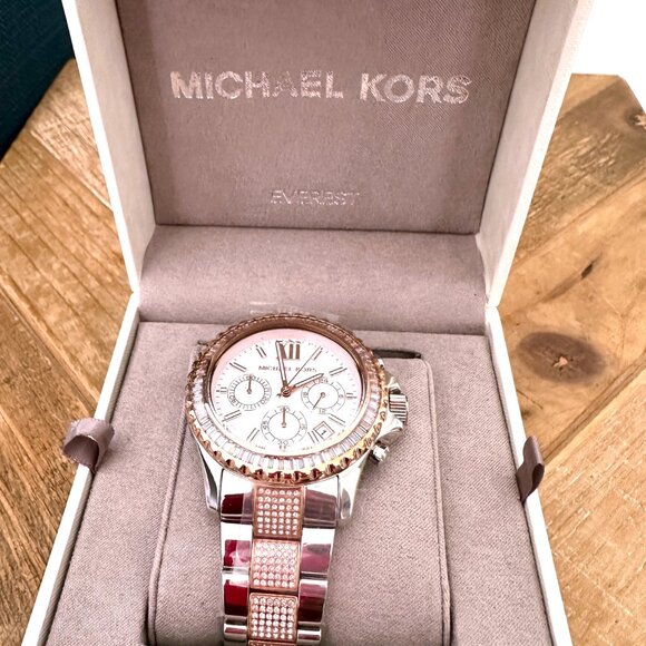 Michael Kors Everest Watch - Picture 2 of 4